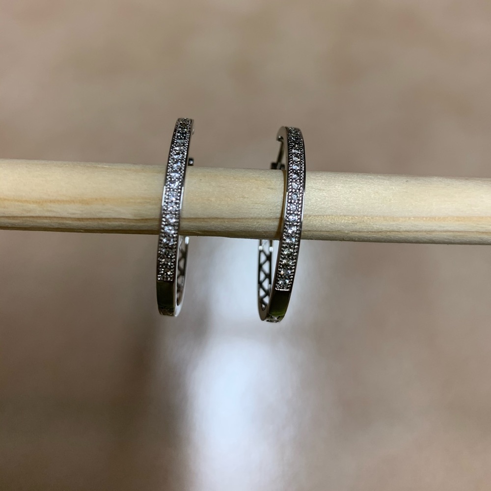 •Sterling silver 925 with CZ hoop earring•